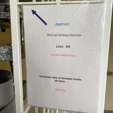 Mit Blick Auf Schloss Herkules Parkplatz Kostenlos Kassel