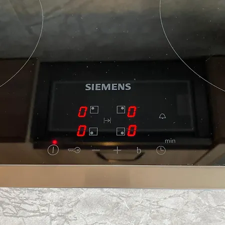 Mit Blick Auf Schloss Herkules Parkplatz Kostenlos *