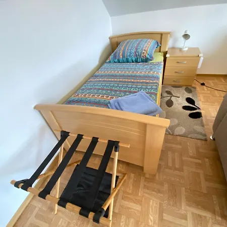 Mit Blick Auf Schloss Herkules Parkplatz Kostenlos