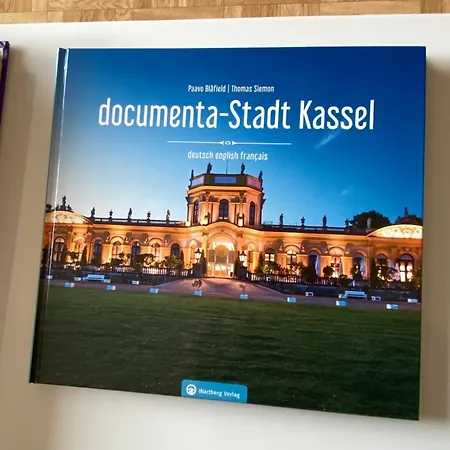 Mit Blick Auf Schloss Herkules Parkplatz Kostenlos *