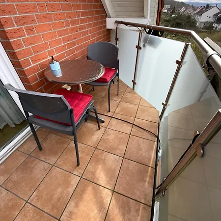 Mit Blick Auf Schloss Herkules Parkplatz Kostenlos Apartment