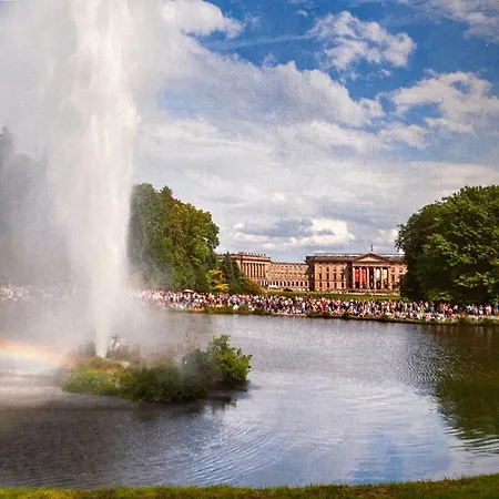 Mit Blick Auf Schloss Herkules Parkplatz Kostenlos Apartment