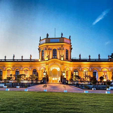Mit Blick Auf Schloss Herkules Parkplatz Kostenlos Apartment